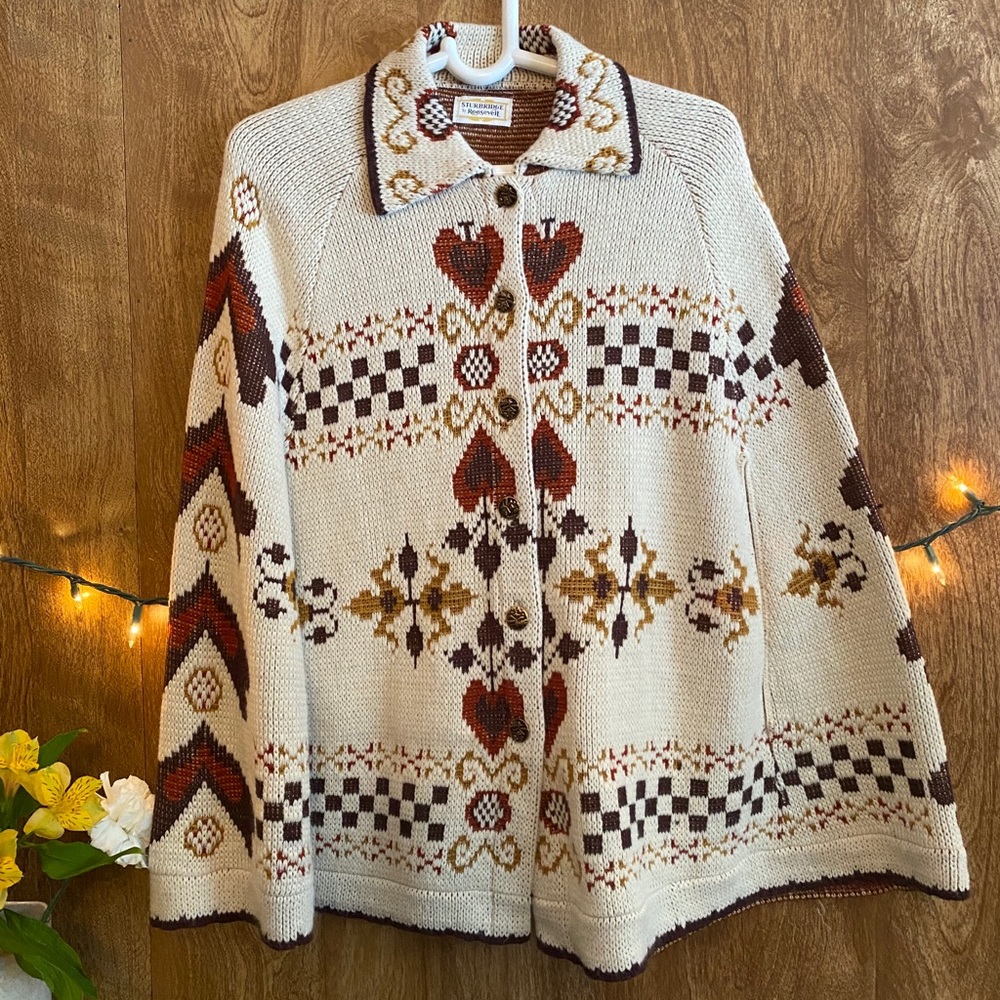 Sturbridge by Roosevelt Vintage Dutch Cape